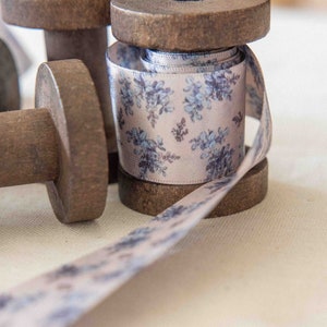 Patrón floral azul crema Shabby French Cottage Chic Cinta de dos caras Pastel 1.5" de ancho cortado a medida poliéster de doble cara
