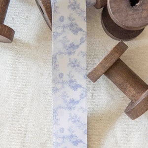 Wit Blauw Bloemenpatroon Shabby French Cottage Chic Tweezijdig Lint Pastel 4,5 cm breed op maat gesneden dubbelzijdig polyester