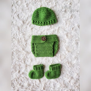 Crochet newborn outfit, gender neutral newborn outfit, green newborn outfit, crochet coming home outfit