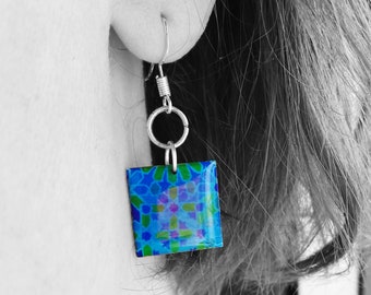 Small blue dying earrings with arabesques with Islamic geometric patterns in resin and sterling silver