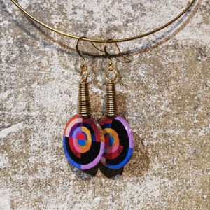Sonia Delaunay dangle earrings made of resin and brass, statement jewlely, contemporary designer earrings, modern geometric earrings