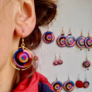 Sonia Delaunay dangling earrings bauhaus style, designer jewel in resin and wooon