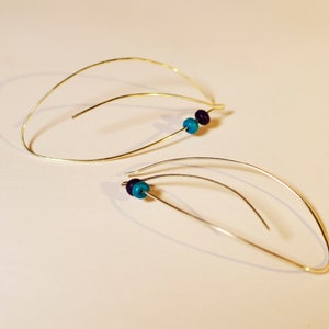 Simple and elegant minimalist earrings in golden brass thread spiral drop shape, recycled and ecological jewel image 7