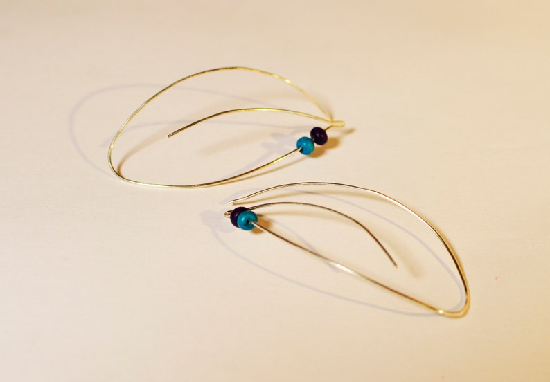 Simple and elegant minimalist earrings in golden brass thread spiral drop shape, recycled and ecological jewel image 7
