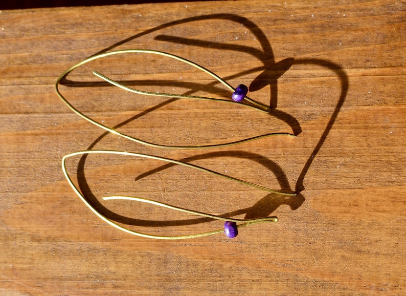 Simple and elegant minimalist earrings in golden brass thread spiral drop shape, recycled and ecological jewel image 5