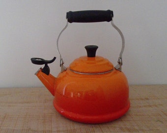 Vintage Le Creuset Kettle Orange/Red Enameled Kettle Whistling Kettle Tea Coffee Gift Retro Kitchen Kitchen Accessory