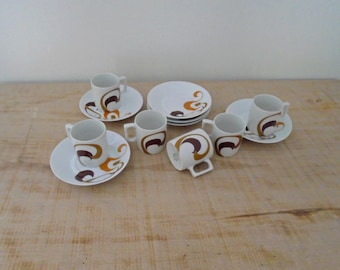 Tea coffee set 6 cups and 6 dishes 1970s Gift le Lourioux Berry French dishes French porcelain Pop art