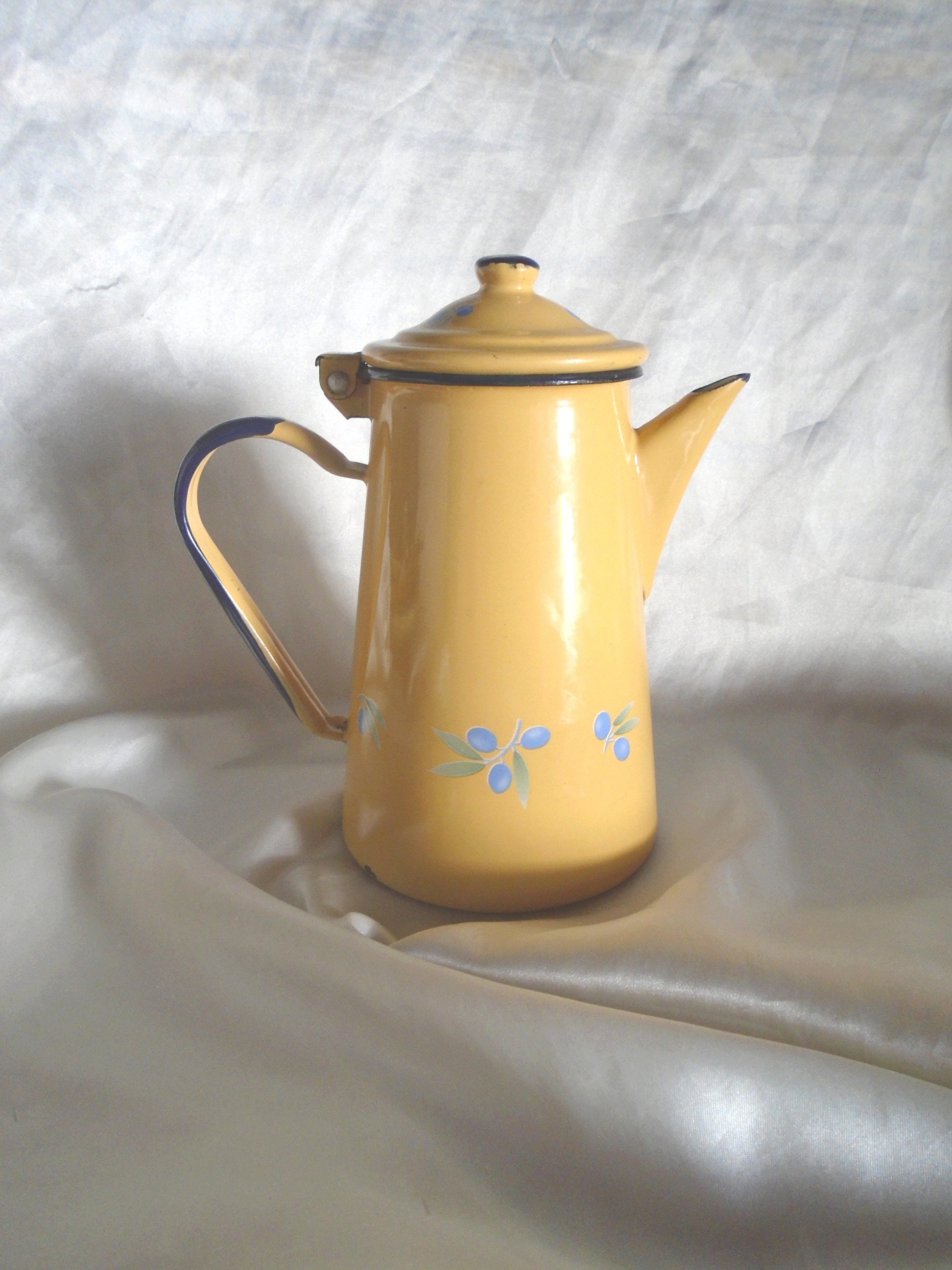 Cafetière Émaillée Jaune Vintage Cafetière Ancienne Décor Provençal Motifs Olive Vaisselle Cadeau de