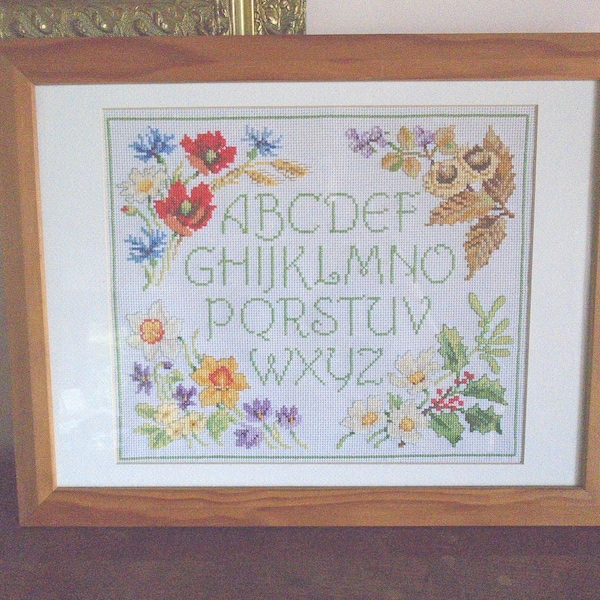 Abécédaire brodé vintage Broderie Point de croix Décoration murale Couture Cadre Cadeau Broderie alphabet Canevas