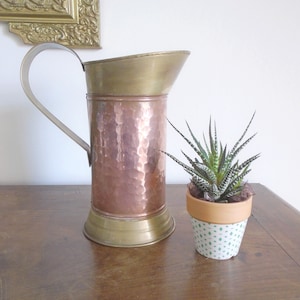 Kleine vintage roze en geel gehamerde koperen kan Landelijk decor Cadeau Kopercollectie Keukendecor Koperen vaas Koperen pot