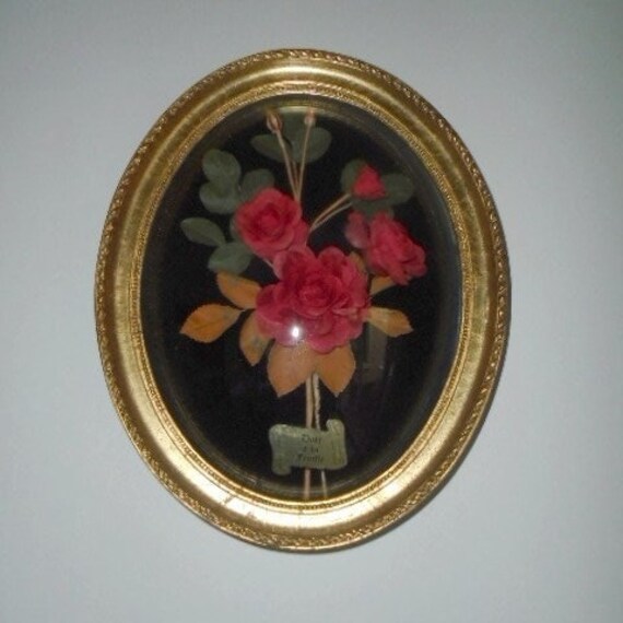 Cadre de Fleurs en Tissu Cadre Doré Ovale Verre Bombé avec Un Bouquet Cadeau Déco Chic Décor Mural O