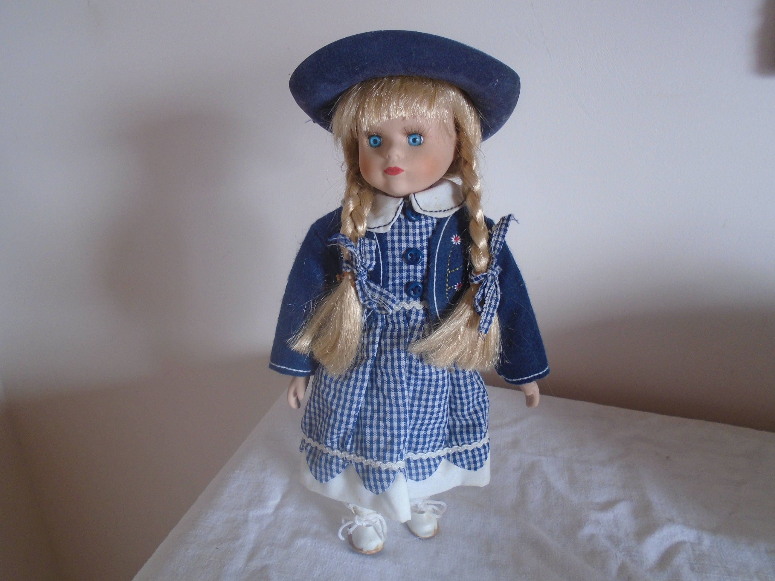 Poupée en Porcelaine Vintage Collection Robe Bleue Rustique