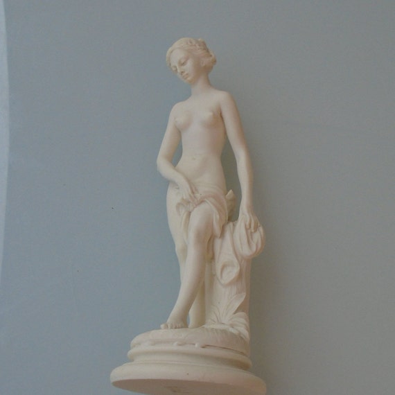 Helen of Troy vintage ivorina statuette 1960