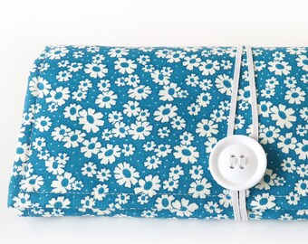 Circular Knitting Needle Case Daisies– 9 Pockets Storage Case for Circular Needles