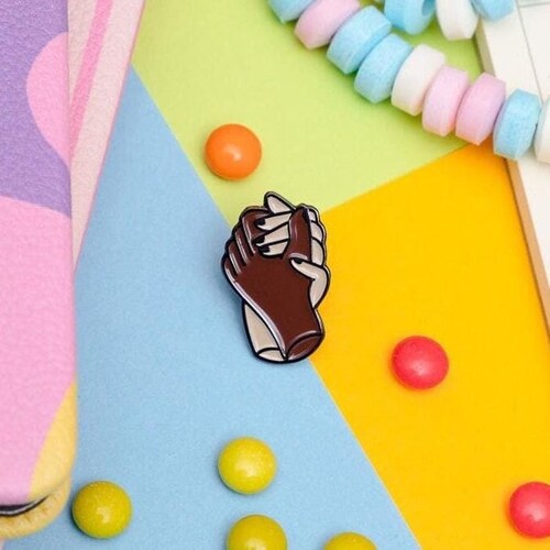 Pin antirracismo / Pin de solapa esmaltado solidario / Black Lives Matter / Pines esmaltados / Regalo / Insignia de pin de apoyo / Pin de protesta / Black Power