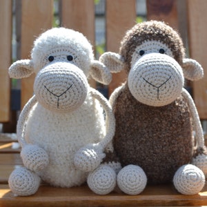 Owca szydełkowa, lalka owca amigurumi