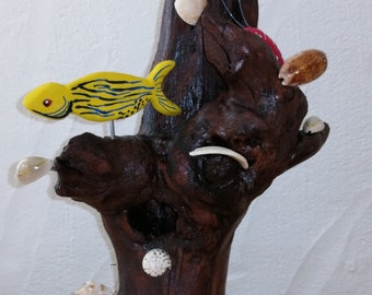 Handmade ocean decoration in driftwood, ceramic fish and Polynesian shells