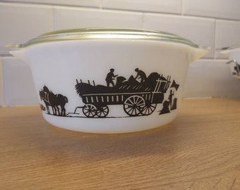Pyrex JAJ Harvest Senior Space Saver Casserole Dish 4.5 pint circa 1960