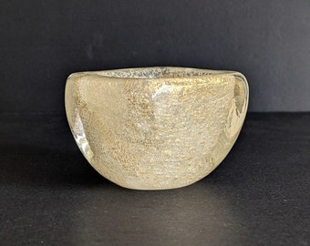 Vintage Murano Bollicine and Gold Polveri Square Glass Bowl with Flattened Sides, Early 20th Century Italian Venetian Art Glass Bowl