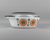 JAJ Pyrex Iris Orange 509 2 Pint Round Casserole Dish Complete With Lid, 1969, Iris Medallion (2)