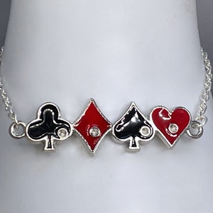 PULSEIRA DE CARTAS DE JOGO bracelete banhado a prata esmalte vermelho preto Y2K vários tamanhos presente para ela punk gamer poker chance sorte