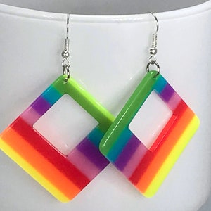 レインボーアクリルイヤリング ドロップダングル樹脂ストライプ 彼女へのかわいいギフト キュート クール レイブフェスティバル