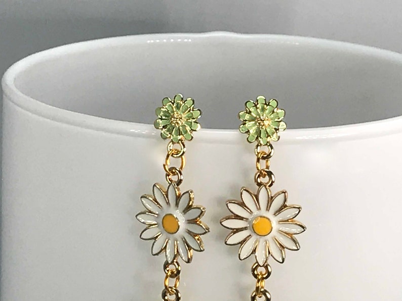 DAISY CHAIN EARRINGS enamel kawaii cute flower earrings cool pretty gift for her unique seventies retro quirky earrings