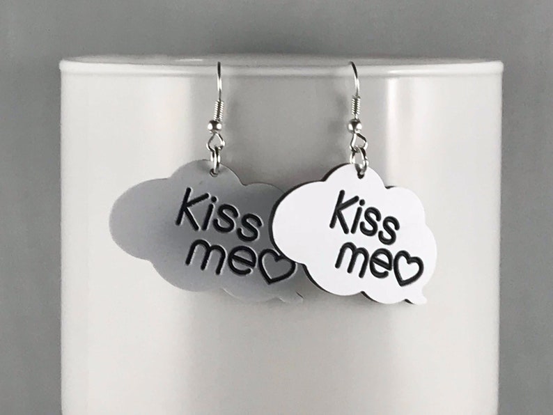 KISS ME EARRINGS kawaii