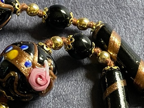 Collier Vintage En Verre Murano Perles Noires Motifs Dorés - Longueur 41-45 Cm - Occasion