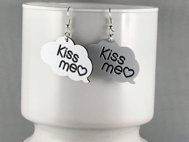 KISS ME EARRINGS kawaii