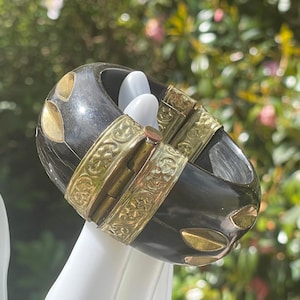 Bracelet jonc articulé en ébène avec fermoir à épingles vintage beau noir bohème doré petit 5,5 cm