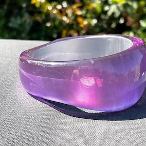 Vintage Lucite purple moonglow wave Bracelet Bangle 6.5 cm