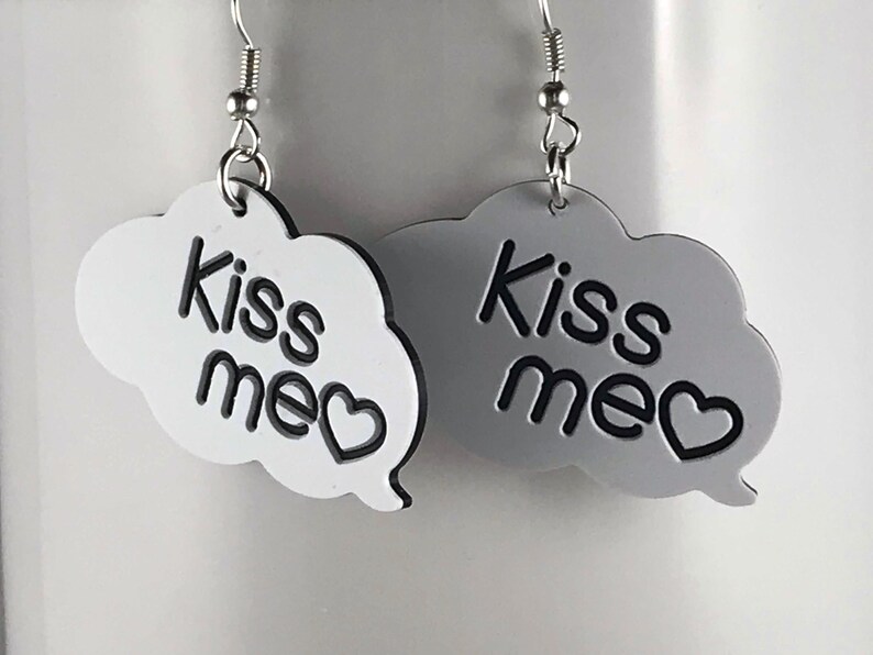 KISS ME EARRINGS kawaii