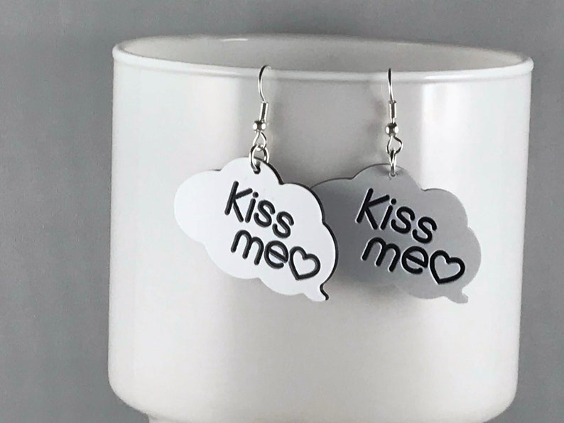 KISS ME EARRINGS kawaii