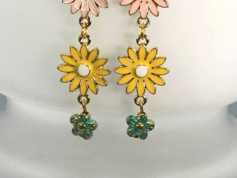 DAISY CHAIN EARRINGS enamel kawaii cute flower earrings cool pretty gift for her unique seventies retro quirky earrings