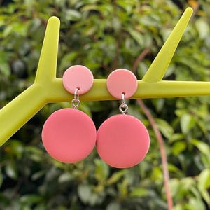 MAKAROONÖRHÄNGEN polymer mat och dryck kawaii rosa choklad försilvrad present till henne