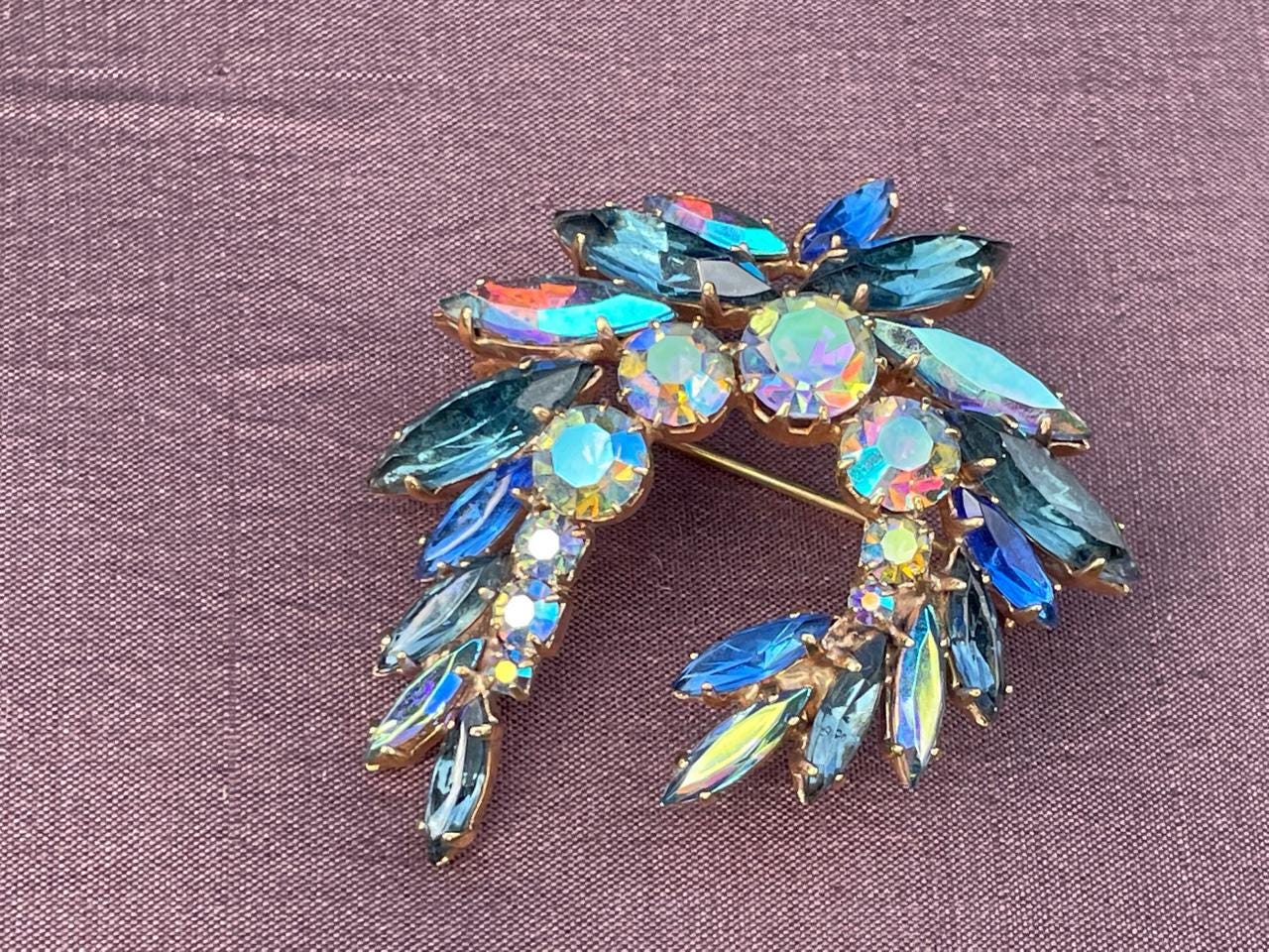 Vintage Stunning Leaf Shaped Brooch Blue Peacock Navette 