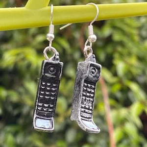 レトロな携帯電話のイヤリングセラミックドールハウスミニチュア彼女へのギフトかわいいかわいいクール