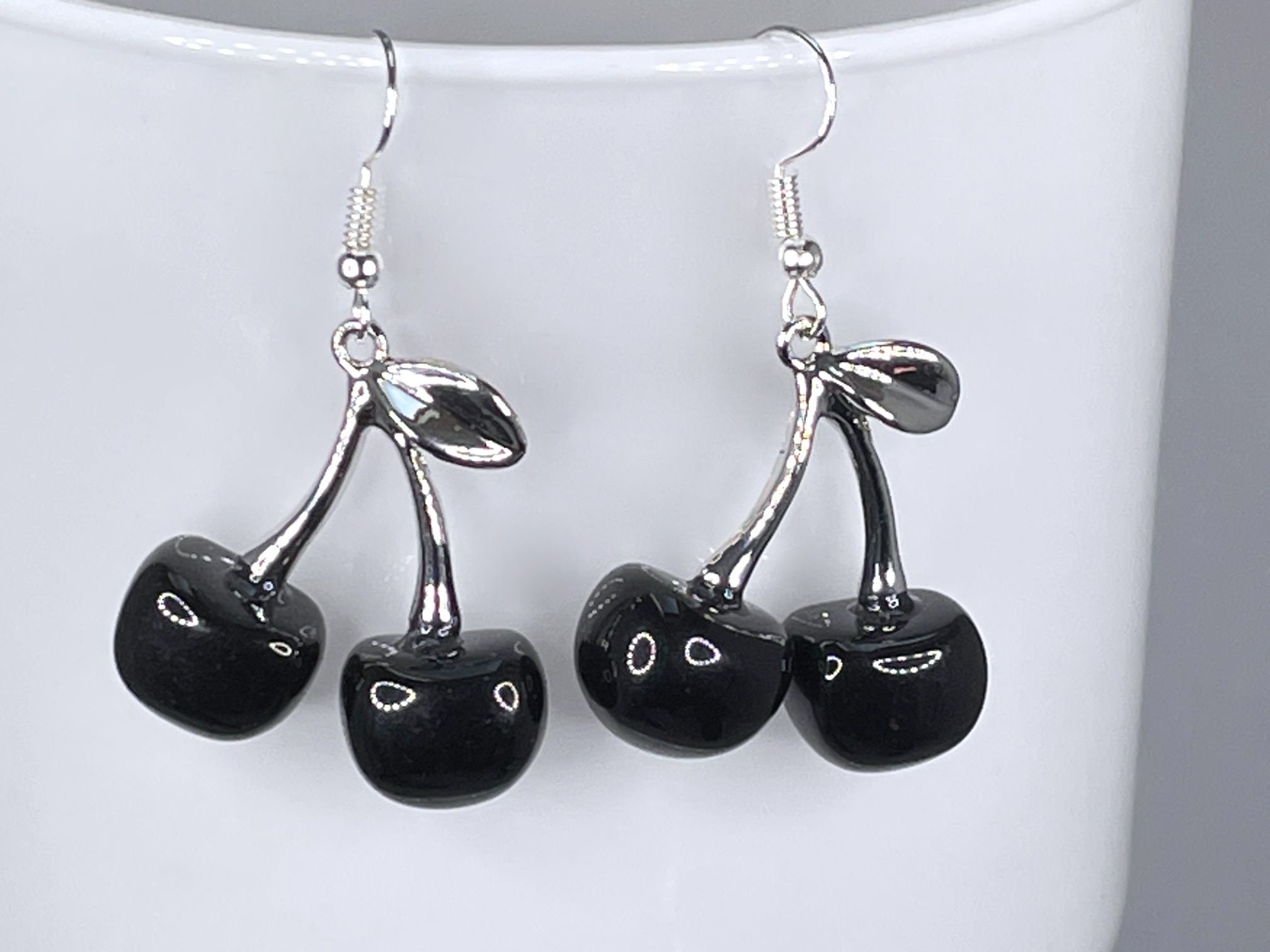 靴 JEWELRY BLACK CHERRY / CHERRY BLACK CHERRY EARRINGS Kawaii Enamelled Cool Punk Goth Gift for Her