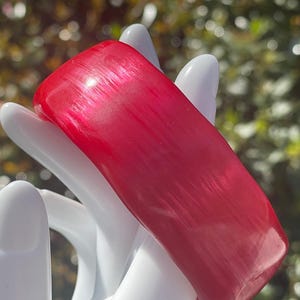 Beautiful Vintage lipstick red Moonglow Lucite Bangle 6.5