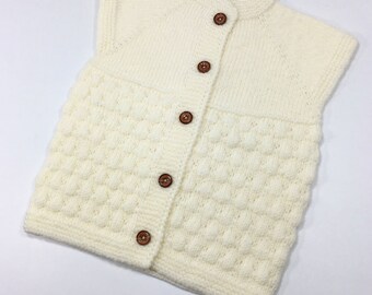 Gilet pour tout-petit unisexe tricoté à la main avec boutons / Gilet pour enfants / Vêtements de bébé originaux faits à la main 2-3 ans couleur crème / vêtements tricotés