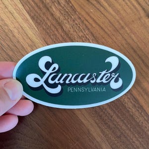 Lancaster, PA grüner ovaler Aufkleber, Souvenir aus Lancaster City und Lancaster County, Pennsylvania, gestanzter wasserdichter matter Vinylaufkleber