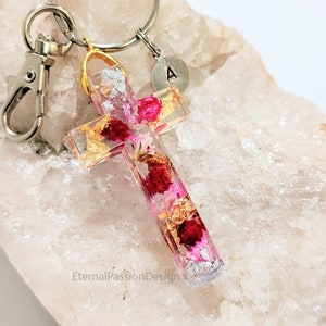 Resin Real Flower Custom Initial Cross Keychain, Unique Keyring, Christian Personalized Gift, Baptism Gift, Baptism Favors, Teacher gift