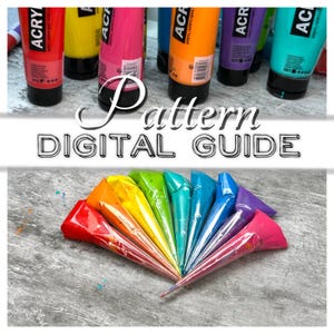Può includere: Una collezione di tubetti di vernice acrilica in rosso, giallo, rosa, arancione, blu, viola e turchese, insieme a una disposizione a ventaglio di sac-à-poche abbinate. L'immagine include il testo Pattern DIGITAL GUIDE.