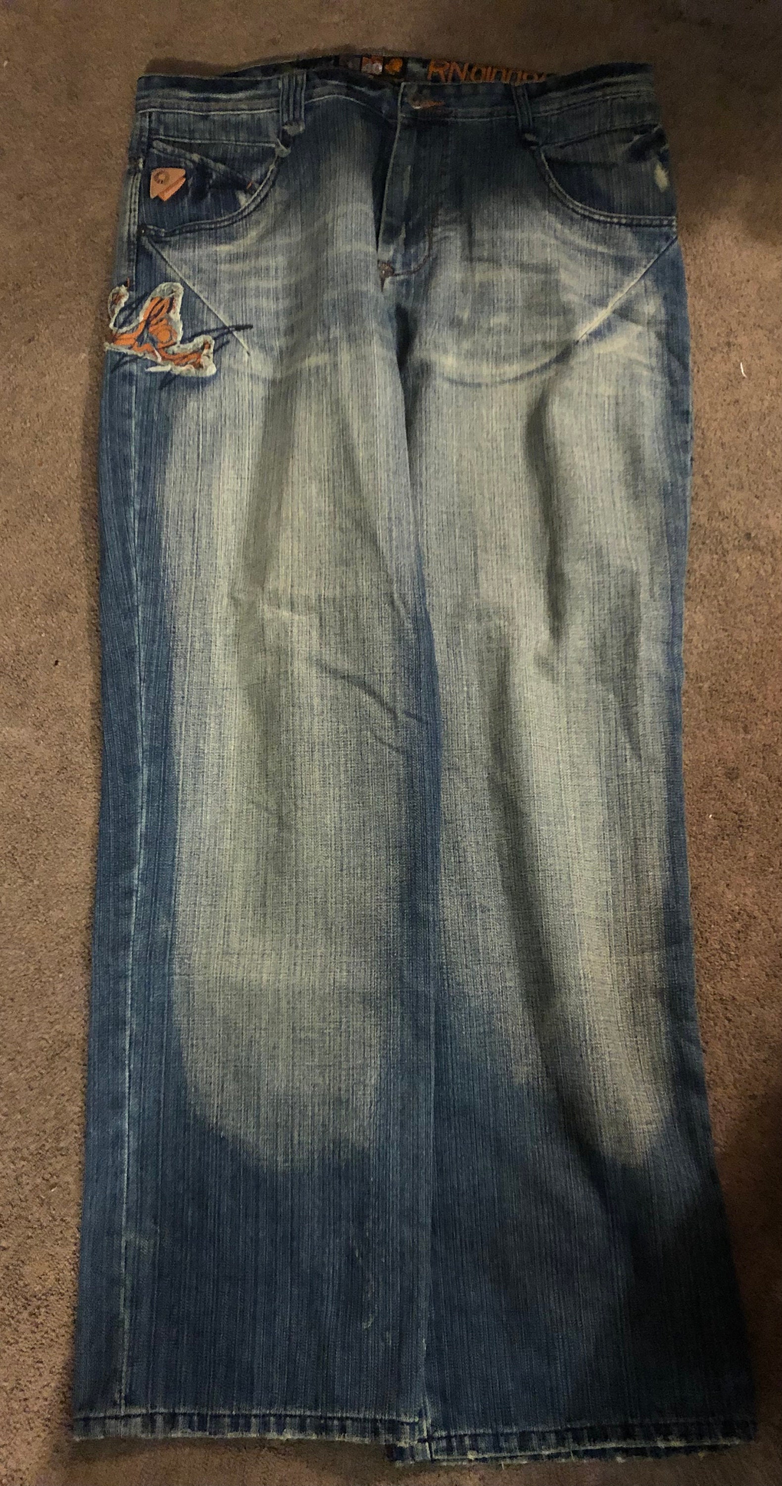 Sz 40/35 Y2K Vintage AKADEMIKS Distressed and Embroidered