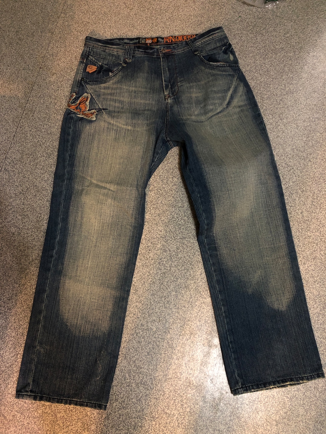 Sz 40/35 Y2K Vintage AKADEMIKS Distressed and Embroidered