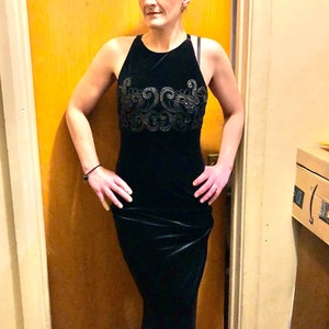 SALE!! Sz 7/8 (Sm-Med) Juniors Vintage Y2K 1990s Black Velvet Maurice’s Halter Style Formal Dress w Glitter Appliqués & Slit