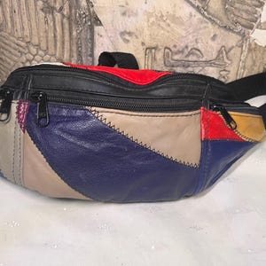 Sac banane en cuir patchwork multicolore vintage des années 1980, sac banane avec 5 poches et porte-cartes