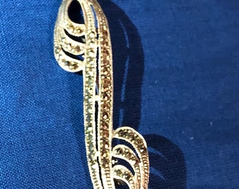 Unik vintage virvelformad brosch i sterlingsilver 925 och markasit i art déco-stil; signerad SU