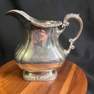 Vintage 1948 Post WWII Silver Plated GORHAM 7/8 Pint Pitcher /Creamer YC1104 ~Shell & Gadroon Pattern